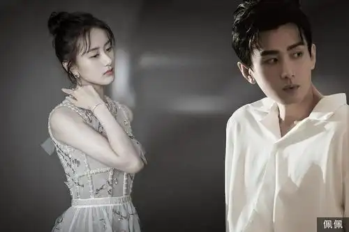 成毅袁冰妍合体杂志图流出