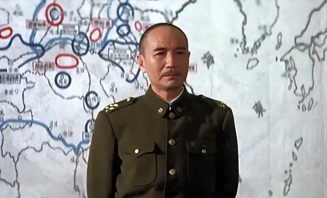 解放军战士退役后演蒋介石出名台湾力邀拍戏与林青霞合影