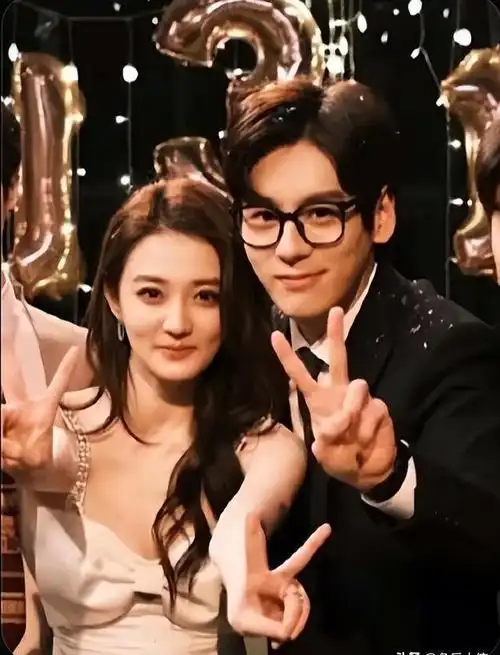 徐璐30岁新恋情曝光:与男友穿情侣装在日本约会引发争议