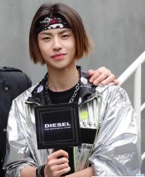 小鬼挑战"美作短发",丑到粉丝都脱粉,外国人的审美有毒吧