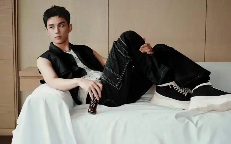 皮马甲酷哥的日常--吴磊