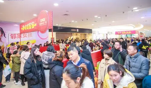 【开业致喜】星星商业广场人气爆棚,到处都是人人人人._活动