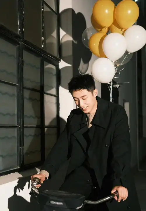 黄景瑜气球生日写真##黄景瑜气球仙女棒写真