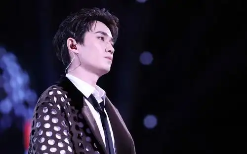 电脑壁纸 明星 大陆明星 2019百度沸点年度沸点明星朱一龙