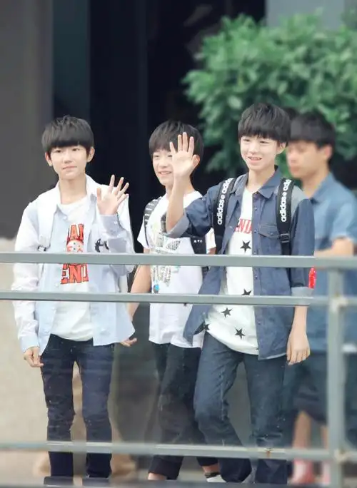 tfboys三人帅气合照 私以为是三只同框如果需要其他