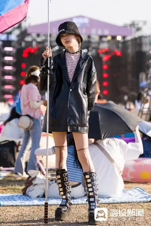 【组图】街拍:看济南新青年音乐节上的"时装秀" - 海报新闻