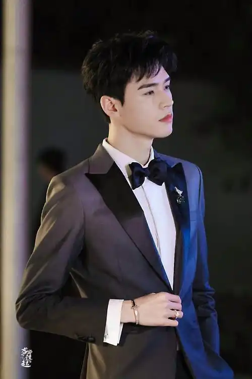 龚俊1129生日快乐新的一岁90俊俊子越来越好星途璀璨