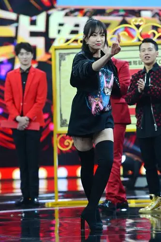 宋茜穿黑长靴 参加王牌