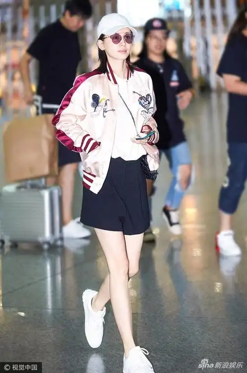 王子文飞行员夹克搭热裤小个子穿出好比例