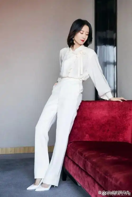 还记得那阵子,我们敏敏子演唱《红色高跟鞋》吗,那"三分讥笑,三分凉薄