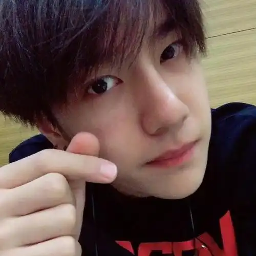 王一博2017年的那些自拍