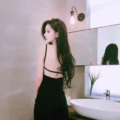 女头,背影,by.楼语烟.