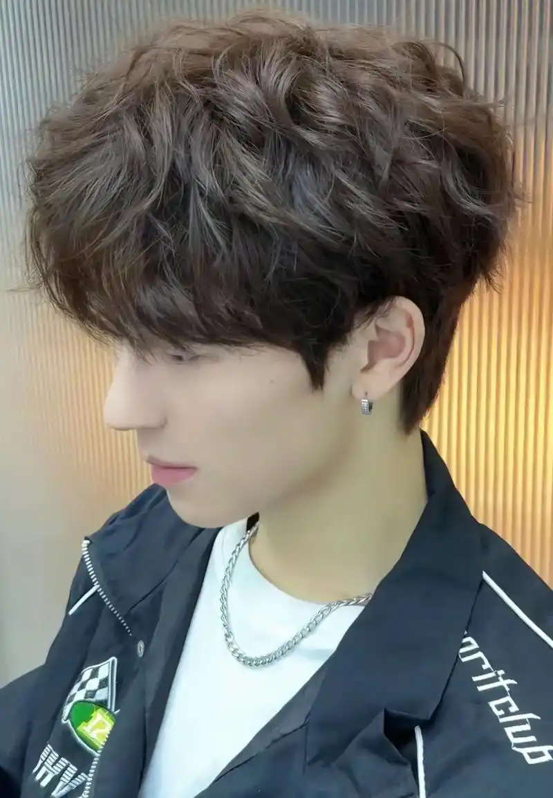 蓬松帅气的微卷束状.#束状纹理烫 #男生发型#发型推荐#抖音 - 抖音