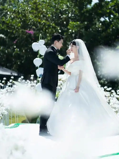 李晟张睿结婚现场 张睿送祝福李晟-思宇生活