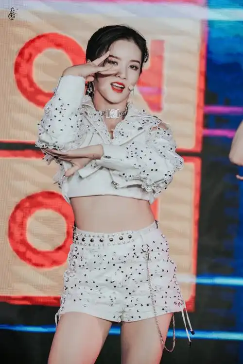 刘些宁硬糖少女303门面主舞