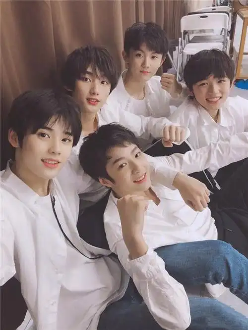 台风少年团致青春酷狗上线演绎少年版神曲