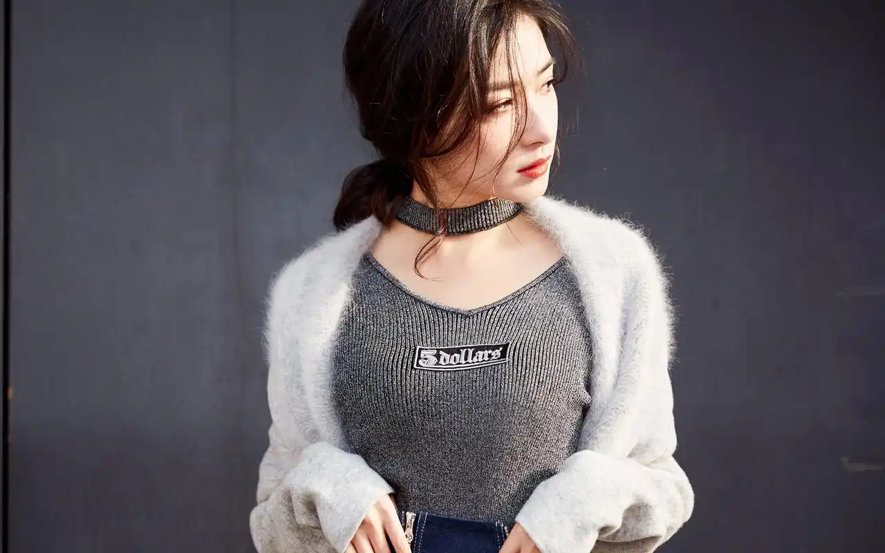 万茜性感迷人图片桌面壁纸