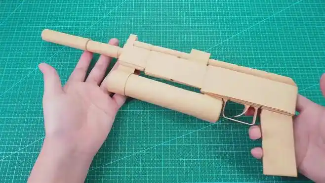 手工,教你用a4纸自制野牛冲锋枪,可拆卸式的结构,比买来还好玩-生活