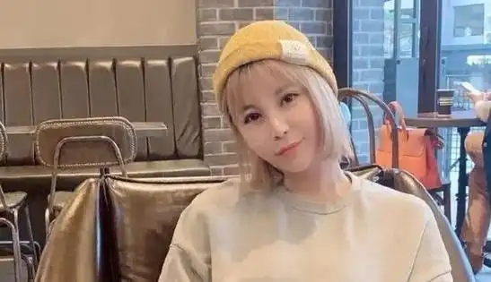 现世报?曾经宁愿坐在宝马车里哭的她,如今却发文遭受"家暴"