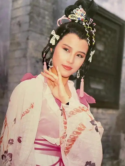 海味周海媚早期古装扮相