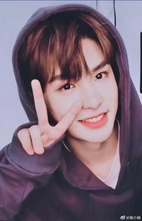 黄明昊比耶合集96可爱到犯规的小树杈真真真真甜到心里了啊快快来