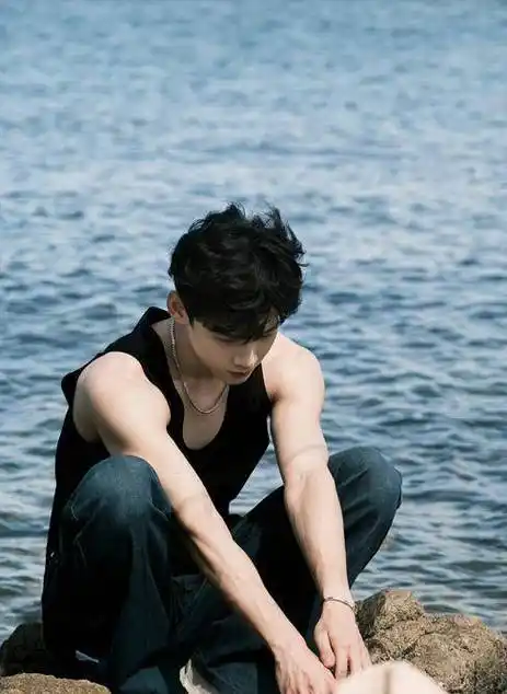 内娱"男菩萨"白敬亭刷爆热搜:有的人表面是搞笑男,背地里却……_华帝