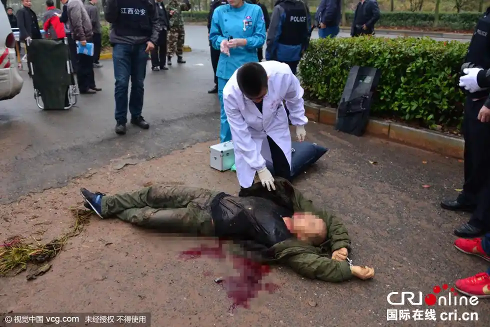 江西上饶武警击毙一持枪拒捕在逃杀人案主犯组图