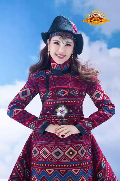 乌兰图雅深情朗诵傍晚的马头琴感受现代诗歌音韵之美