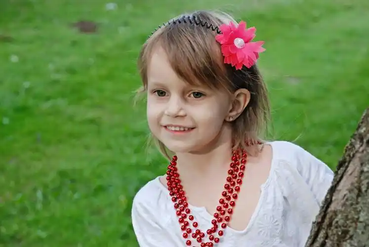 快乐玩耍开心的小姑娘图片 小女孩,可爱儿童,人物表情,小姑娘