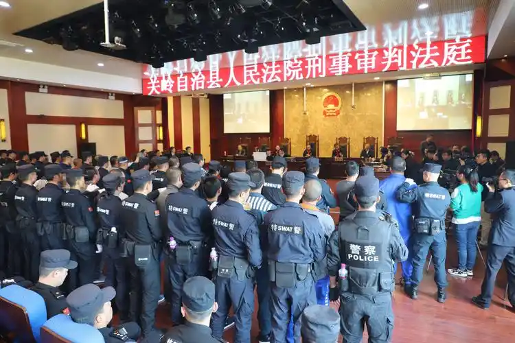 关岭法院公开宣判一起涉黑案 38人获刑