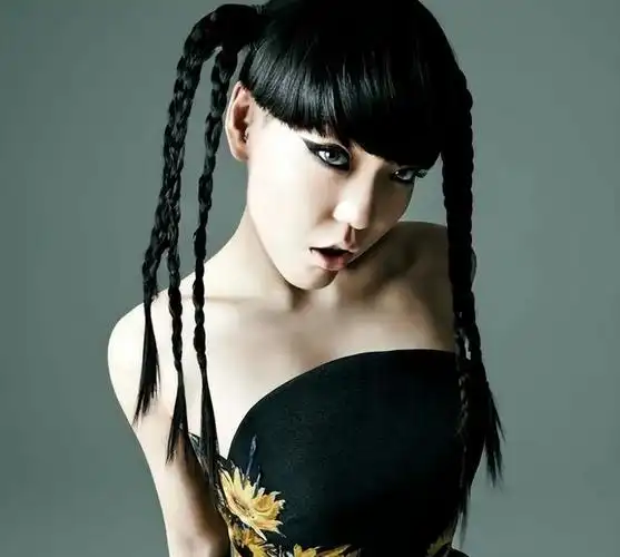 从"中国ladygaga"到"小镇卖唱家",吴莫愁到底经历了什么?