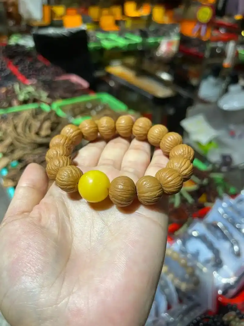 文玩手串顶珠蜜蜡