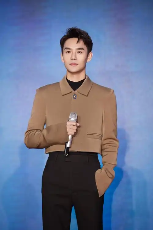 王凯超短夹克型男魅力帅气写真