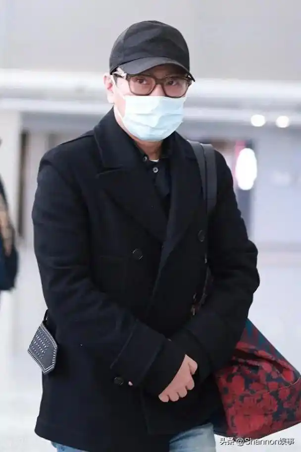 张信哲~一组哲的素颜 平凡生活中的平常.可能没有爱是不需要回 - 抖音