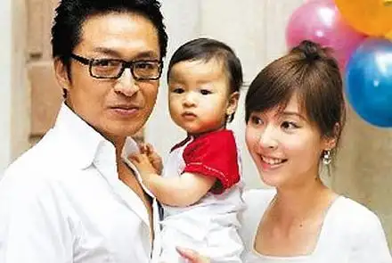 吴佳妮对老公赞赏有加,"他做的每一个细节都让我感动.