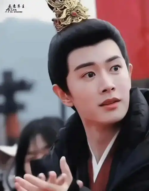 240130任嘉伦温柔眼神中透露的是对粉丝无限的爱