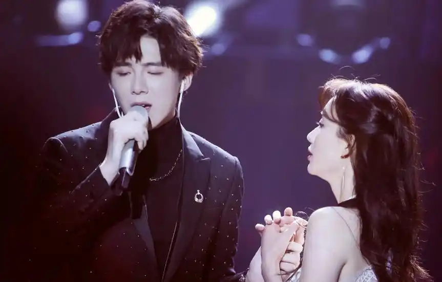 草根逆袭刘宇宁:从厨师到明星,自曝遭前女友家暴卖烤苞米被嫌弃