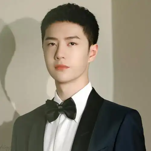 王一博寸头西装造型##王一博周冬雨年轻的朋友来相会舞台