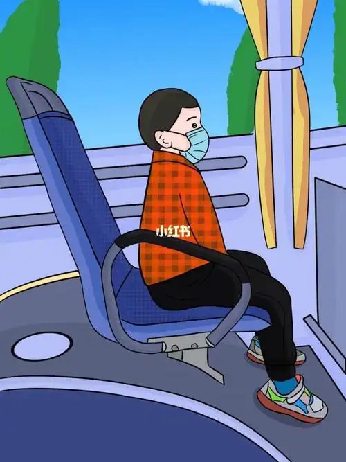 底盘稳稳的,乘坐公交车的小男孩