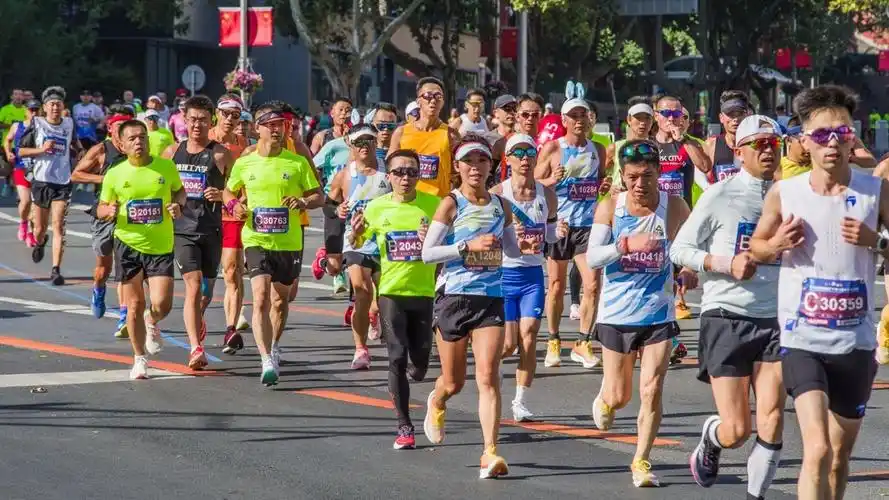 大连新闻传媒集团杯第33届大连马拉松赛之八