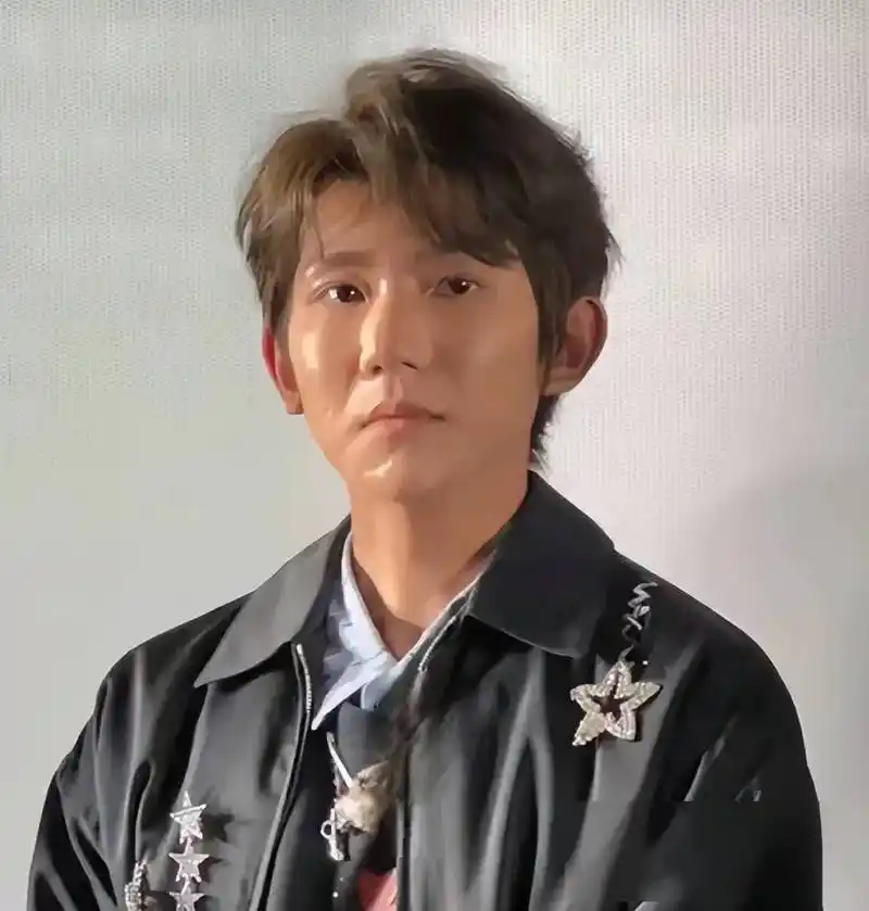 无滤镜现原形!章子怡变黑土,王源脸有坑,辛芷蕾嘴像腊肠