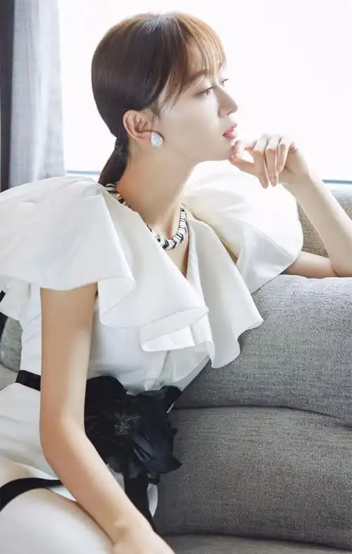 吴谨言高清俏丽美照,甜美可人!__财经头条