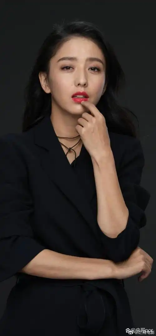 佟丽娅即便是生图都绝美勾魂