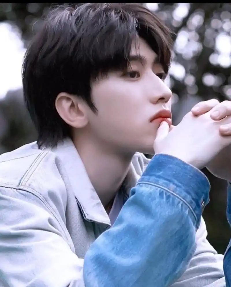 坤坤无水印帅照一波