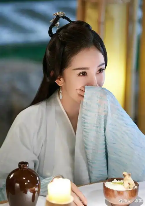 杨幂唯美古风照眼神都散发着魅力不愧是古装剧女主