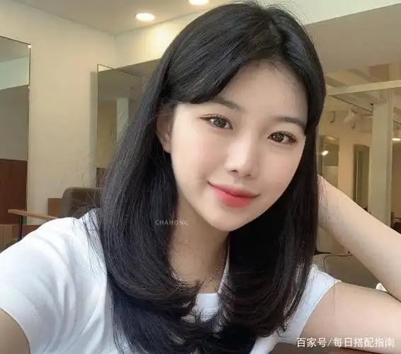 别再留"黑长直"了,这10款发型减龄又好看,照着剪不会错!