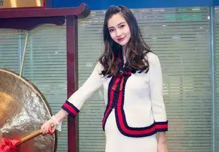 杨幂的脸垮孙莉的腰粗生过孩子的女人就不配老吗