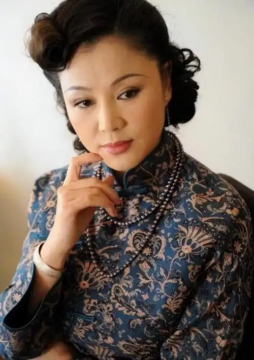 这段时间,于小慧也即将面临生产,秦峰便暂时离开了第三者,想要陪在