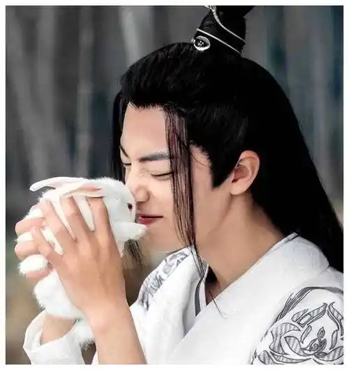 王一博,肖战犹如动物明星,易烊千玺相貌神似!_鲜明