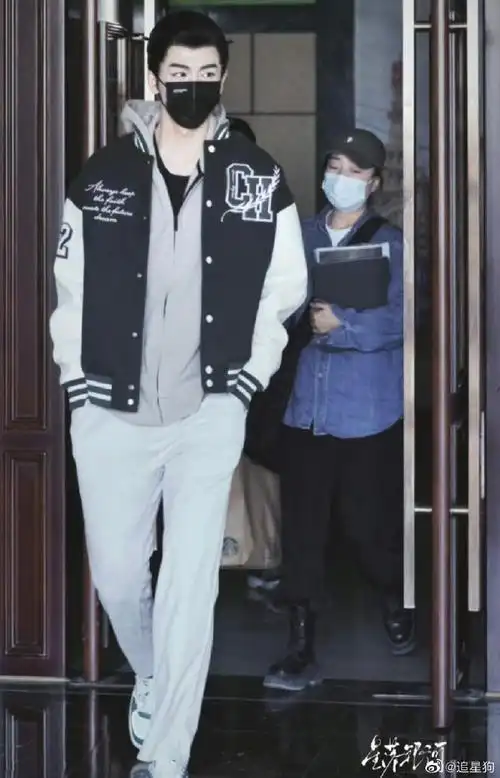 张凌赫同框身高差